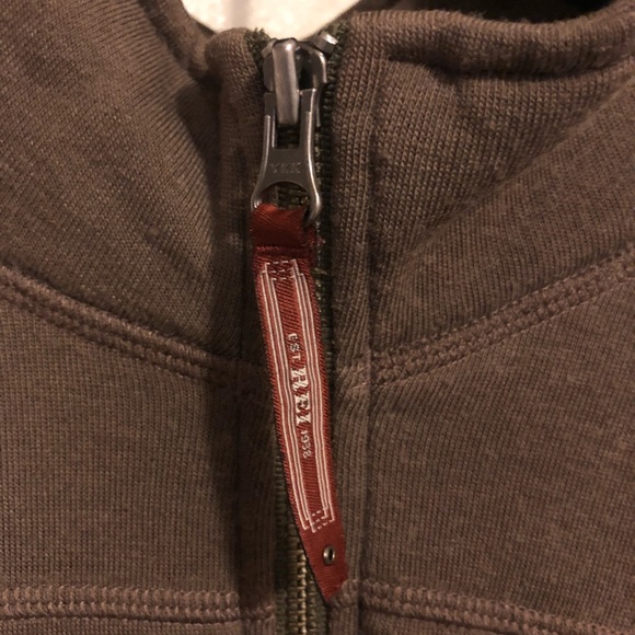 REI - Picture 4 of 6